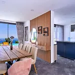Villa 5 Bedroom Seaview With Private Pool And Jacuzzi *