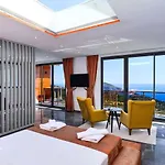 Villa 5 Bedroom Seaview With Private Pool And Jacuzzi *