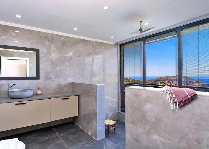 5 Bedroom Seaview With Private Pool And Jacuzzi