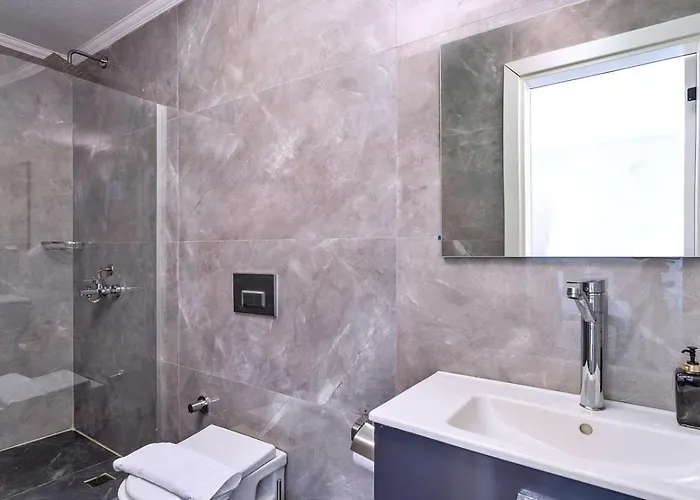 5 Bedroom Seaview With Private Pool And Jacuzzi *