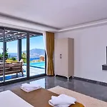 5 Bedroom Seaview With Private Pool And Jacuzzi