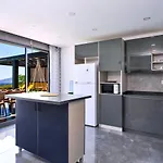 Villa 5 Bedroom Seaview With Private Pool And Jacuzzi *