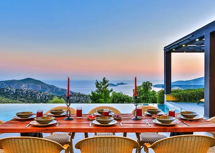 5 Bedroom Seaview With Private Pool And Jacuzzi וילה קלקן