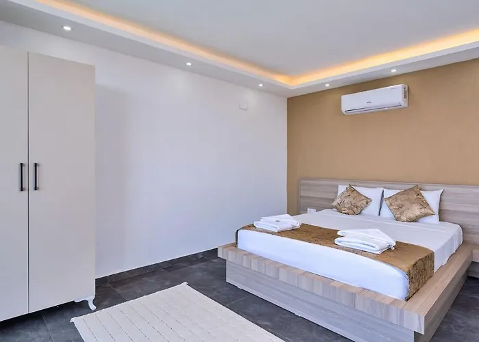 5 Bedroom Seaview With Private Pool And Jacuzzi וילה קלקן