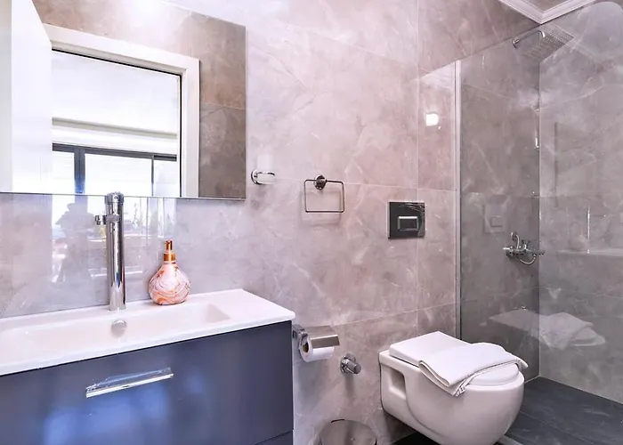 5 Bedroom Seaview With Private Pool And Jacuzzi וילה קלקן
